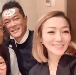  组图郑秀文晒古天乐生日照发际线瞩目网友感慨男神老了