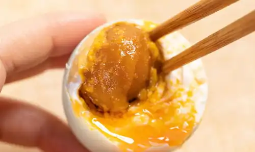  做了这么多年的蛋炒饭,才知道用咸鸭蛋居然能做出螃蟹味儿