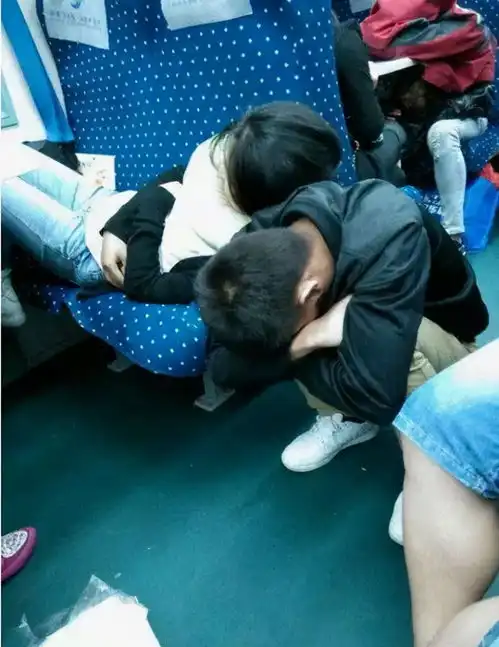 爆笑gif当被拍到这一幕,你会怎么想  爆笑gif当被拍到这一幕,你会怎么想