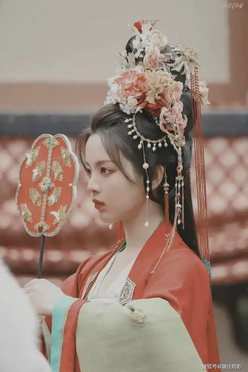  杨超越新剧七时吉祥路透曝光,大红嫁衣配古早发型,美呆了