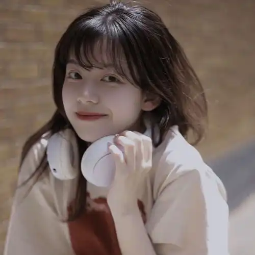 有滤镜的真人头像女
