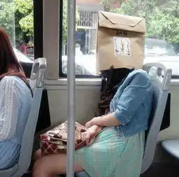  搞笑gif动图医生,有人看着呢好歹你把听诊器放进耳朵里吧