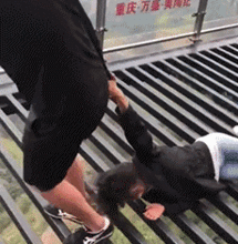  笑gif趣图这只哈士奇也太妖娆了