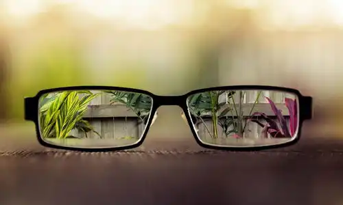  m2c的互联网品牌乐熙眼镜,砍掉85的中间消耗想要提高眼镜性价比