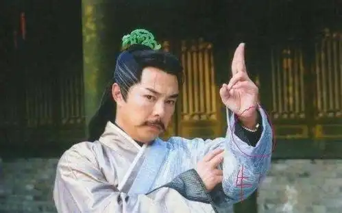  侮辱观众智商的搞笑穿帮镜头,网友导演你过来,我保证不打你