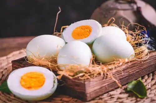  夏季清心火滋肾阴的第一蛋筷子一戳流油流沙,搭着白粥吃最香