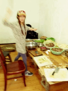 搞笑gif女友第一次回老家做饭,我真的有点害怕啊  搞笑gif女友第一次回老家做饭,我真的有点害怕啊