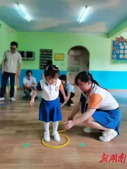  庆六一湘阴这家幼儿园的亲子趣味运动会真有趣