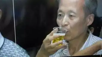  喝尿结成山寨社团,醉翁之意不在尿光明网评论员