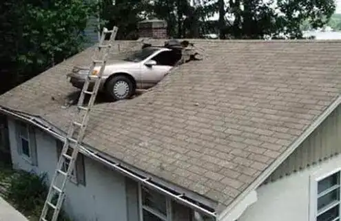 车祸汽车撞上房盘点那些相当搞笑的奇葩车祸现场  车祸汽车撞上房盘点那些相当搞笑的奇葩车祸现场