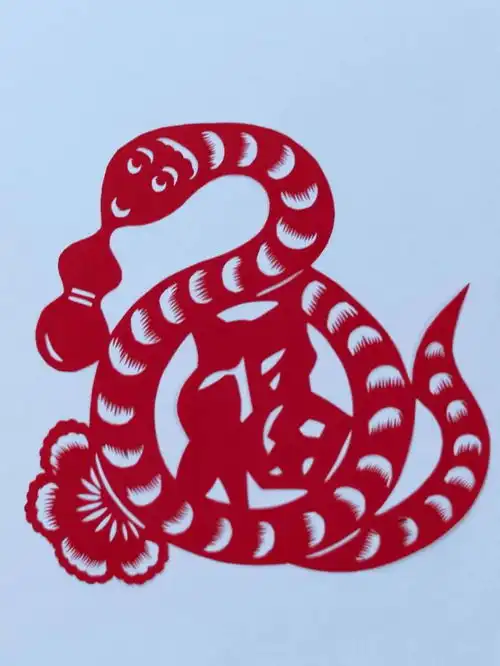  渭南剪纸非遗传承人艾晓被赞最有爱心的退伍老兵