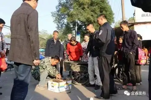 宜春77岁收废品老人拾到7万元,他是怎么处理的  宜春77岁收废品老人拾到7万元,他是怎么处理的