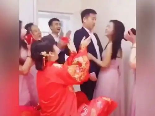  搞笑视频伴郎伴娘欢乐多,惹得大家捧腹笑