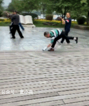  搞笑gif趣图我的病人终于出院了,整个人都飘了