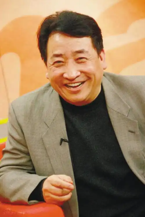  姜昆眼里常含热泪我改变了养子的命运