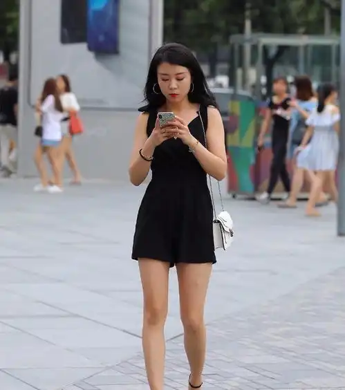 青春朝气的连衣裙穿搭减龄显气质,带来清清爽爽的感觉,不会过时  青春朝气的连衣裙穿搭减龄显气质,带来清清爽爽的感觉,不会过时