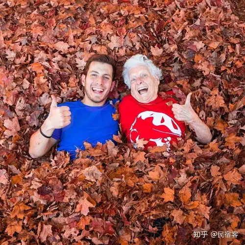 93岁硬核奶奶恶搞27岁孙子,一夜爆红,狂吸1300万人围观这个奶奶真酷  93岁硬核奶奶恶搞27岁孙子,一夜爆红,狂吸1300万人围观这个奶奶真酷