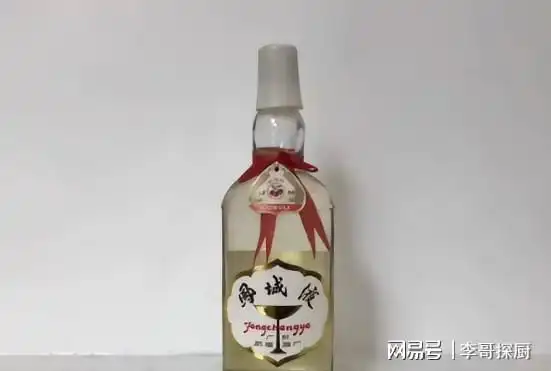  这款酒不简单,30年前就已经停产,现如今10万一瓶,网友太传奇