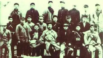  1929年,敌军一排长起义,元帅亲自迎接,还送他两千大洋,他是谁