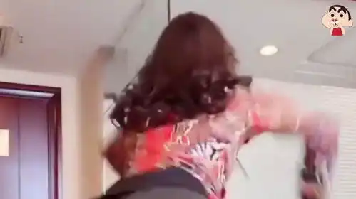  爆笑家里安装的监控明面上是防小偷,其实是为了防隔壁老王