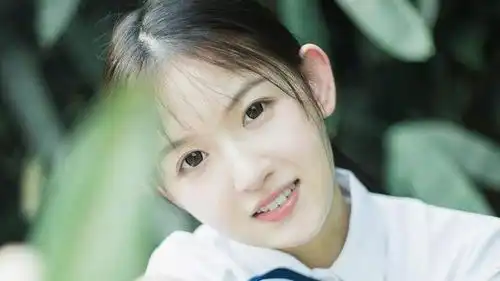 搞笑gif趣图美女,这才是真正的热狗,是不是很好吃呢  搞笑gif趣图美女,这才是真正的热狗,是不是很好吃呢