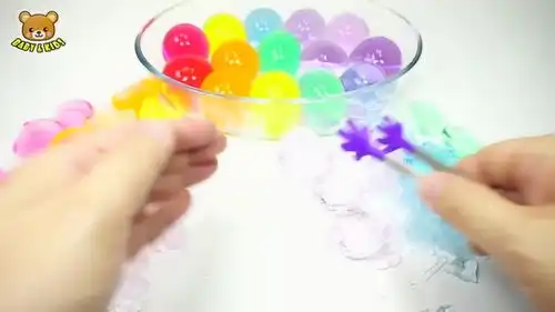  我们家水晶球球放进菜板机上超好玩