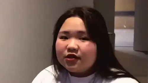  所有的胖子都是潜力股,小姐姐清唱歌曲,很庆幸上天给了她一副天使的嗓音