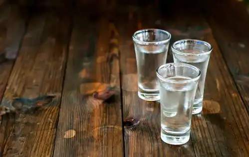  现在的年轻人都不喝白酒了