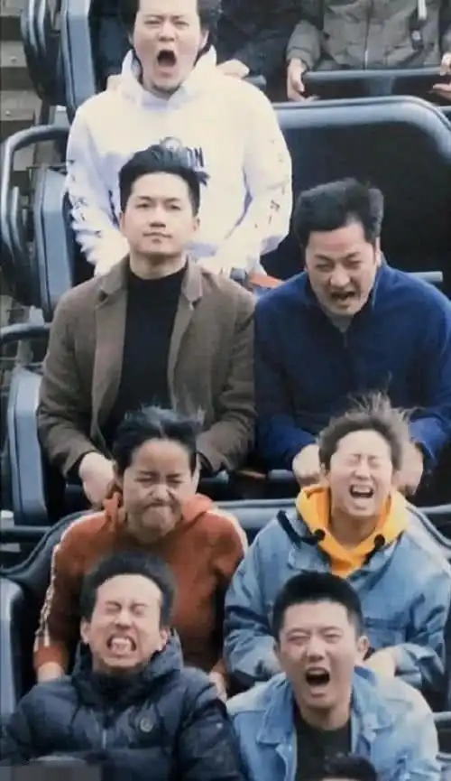  搞笑图片大部分人是来坐过山车的,但有些人是来拍证件照的