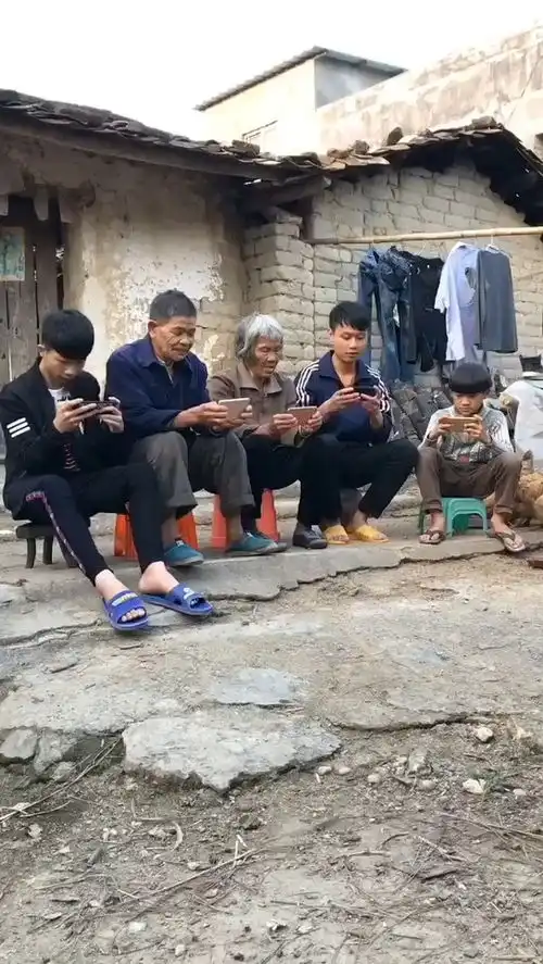 每周王者来了爷爷奶奶厉害了,给爷爷奶奶戳下爱呗搞笑  每周王者来了爷爷奶奶厉害了,给爷爷奶奶戳下爱呗搞笑