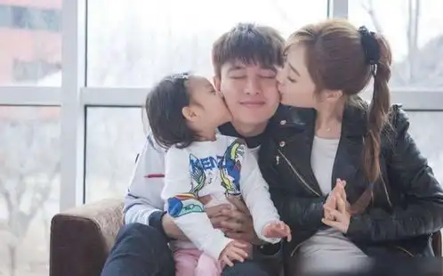 贾乃亮甜馨罕同框,与爷爷奶奶聚餐惹人爱,老人不舍孙女落泪  贾乃亮甜馨罕同框,与爷爷奶奶聚餐惹人爱,老人不舍孙女落泪