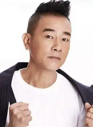  杂志照jasper成了陈小春2号,应采儿8个月的肚子看着怎么那么小
