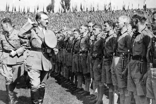 德军元首团打得只剩几十人,团长重建部队被拒,怒找希特勒走后门  德军元首团打得只剩几十人,团长重建部队被拒,怒找希特勒走后门