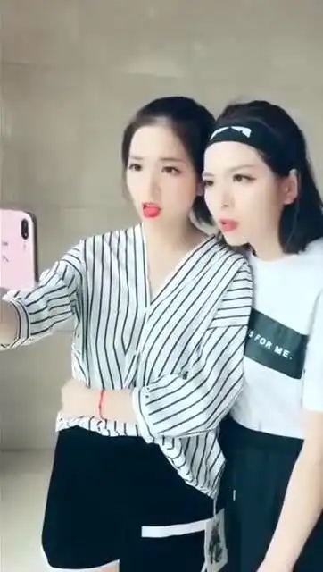  双胞胎美女搞笑自拍,当我看到照片后,原谅我不厚道的笑哭了
