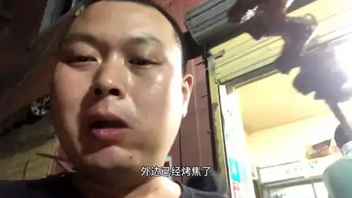  河南大哥在郑州卖烤面筋,一天收入1500多元,在郑州买车买房