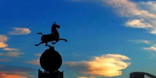 我国一个奇葩的雕塑,它叫立马滚蛋,真是让人哭笑不得  我国一个奇葩的雕塑,它叫立马滚蛋,真是让人哭笑不得