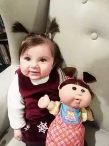  超搞笑儿童摄影孩子竟越长越像他的玩具