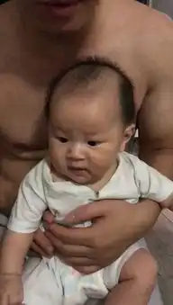  安安今天第一次开怀大笑哈哈哈