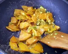  咸鸭蛋炒南瓜