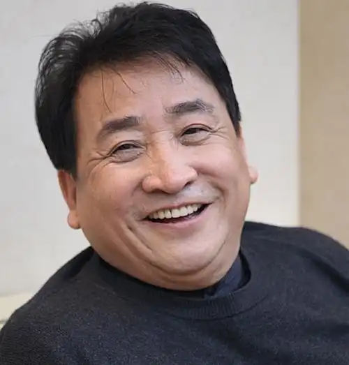  姜昆年近五旬再做父亲,改变养子的命运后,又为他寻找亲生父母