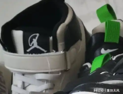  大哥没有办法,工头的命令,只好把儿子挖掘机开来了