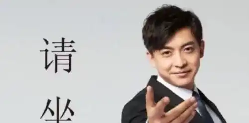  李佳航颜值被低估,本是浓眉大眼正统帅哥,只因张伟形象太沙雕