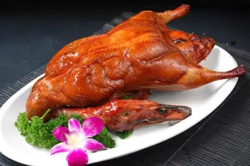 菜场的活鸭都要几十元,路边上的烤鸭那么便宜,真的能放心吃吗  菜场的活鸭都要几十元,路边上的烤鸭那么便宜,真的能放心吃吗
