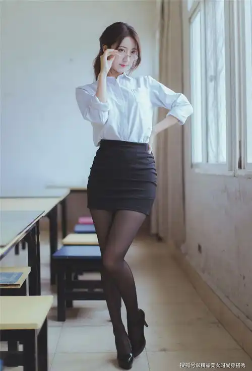 无论你的职业是办公室文员销售人员还是教师,这套穿搭很经典  无论你的职业是办公室文员销售人员还是教师,这套穿搭很经典