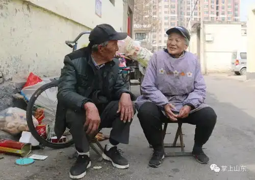 收废品图片搞笑老人