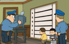 搞笑gif大哥,自己人,看着点再出脚啊  搞笑gif大哥,自己人,看着点再出脚啊