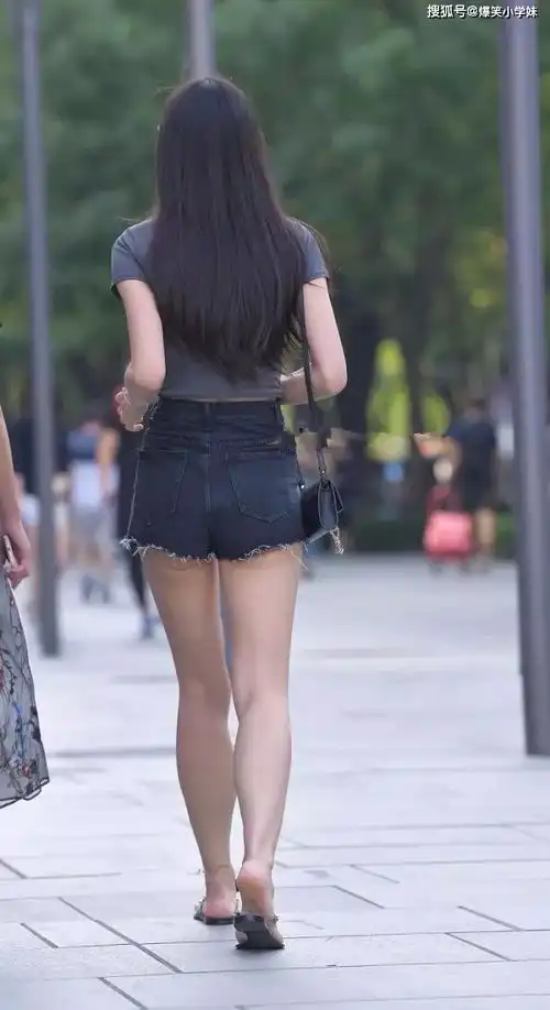  搞笑gif如果镜头不来回地晃,会是一个好视频