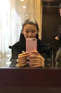  福原爱直播剪头发发型师搞怪抢镜