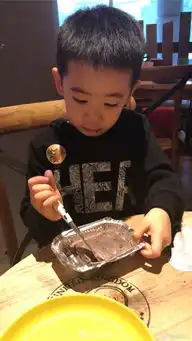  应采儿发福利jasper学做饭切菜专业胜过陈小春