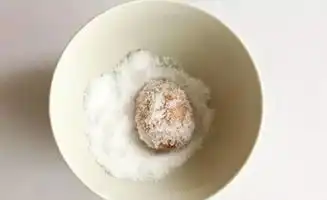  斗门婆乸学会咸鸡蛋的新做法,腌出来的鸡蛋黄直流油